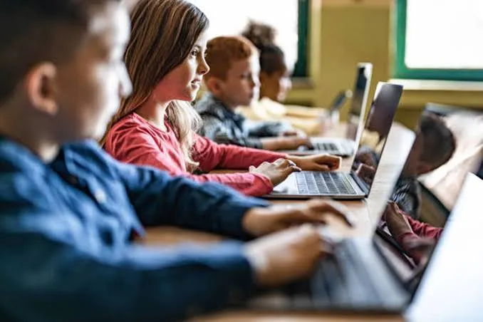 Análise de Políticas Públicas: Impactos do PL 2338/2023 na Educação Básica